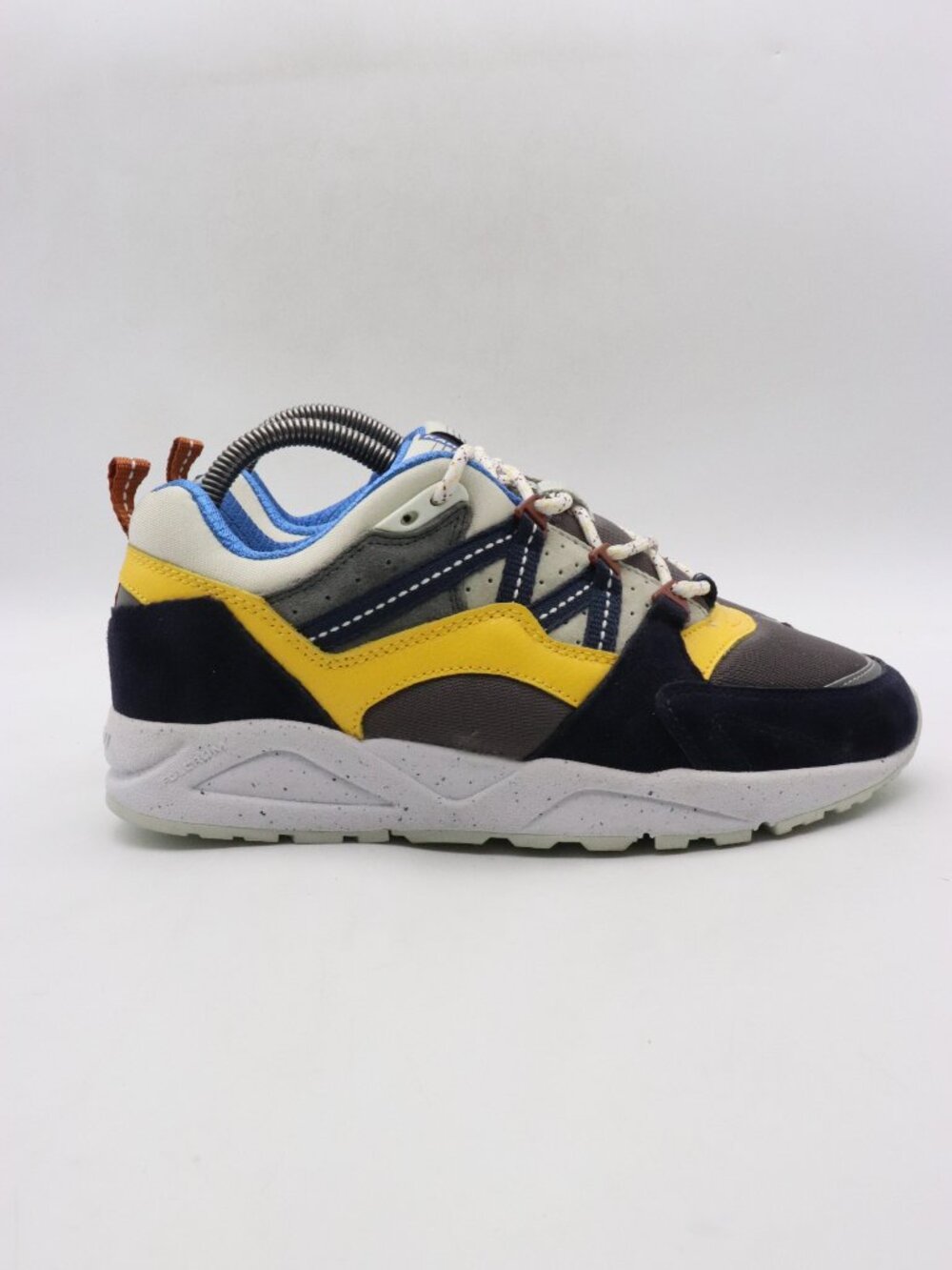 Karhu Fusion 2.0 Men's Size 7 Black Yellow Athletic Shoes Walking Sneakers
